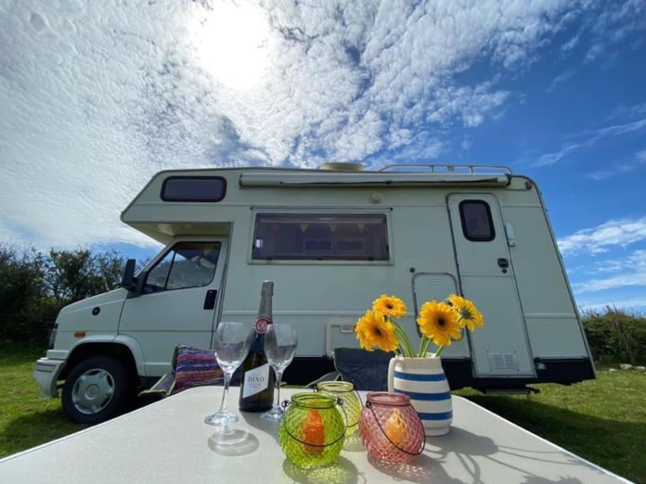 St Ives Lily Cosy Campervan With Sea Views & Amazing Sunrises מראה חיצוני תמונה