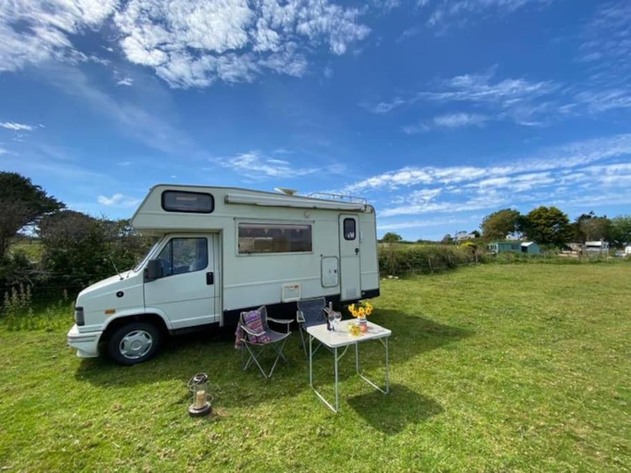 St Ives Lily Cosy Campervan With Sea Views & Amazing Sunrises מראה חיצוני תמונה