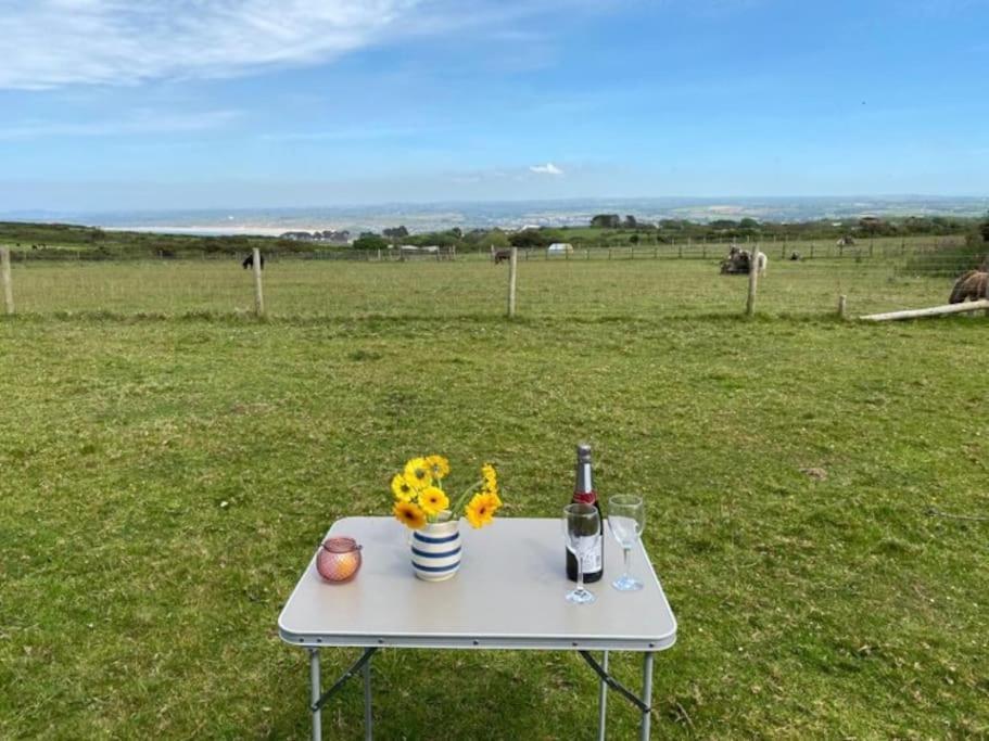St Ives Lily Cosy Campervan With Sea Views & Amazing Sunrises מראה חיצוני תמונה