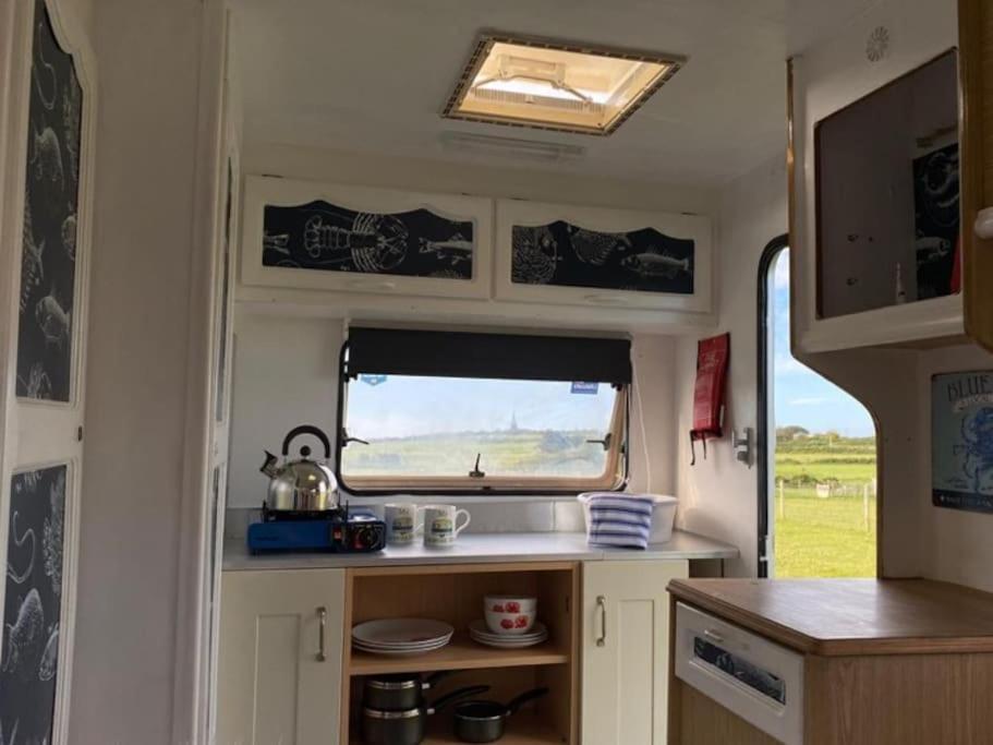 St Ives Lily Cosy Campervan With Sea Views & Amazing Sunrises מראה חיצוני תמונה